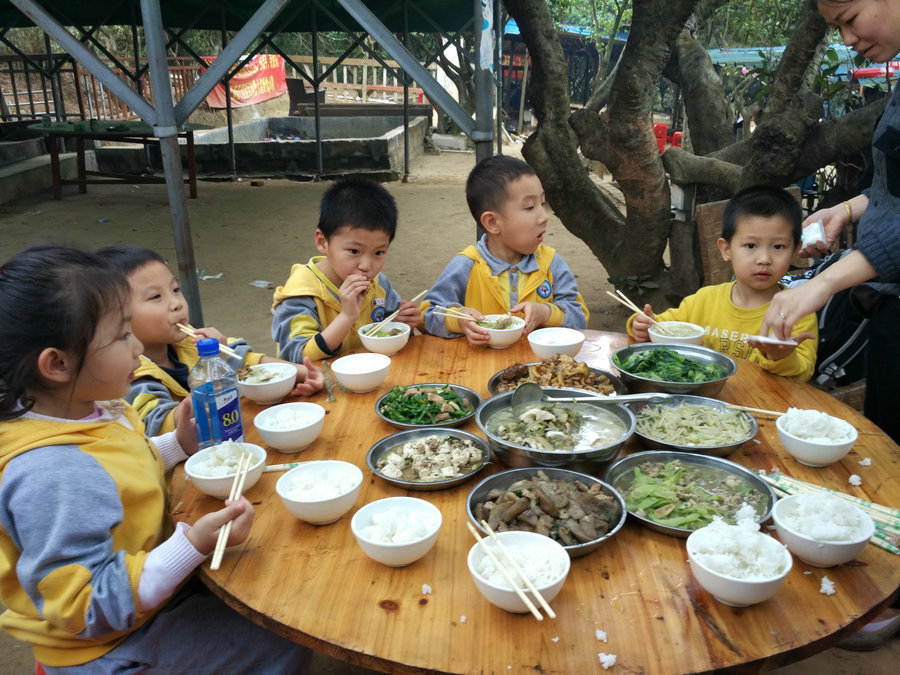 吃饭.jpg