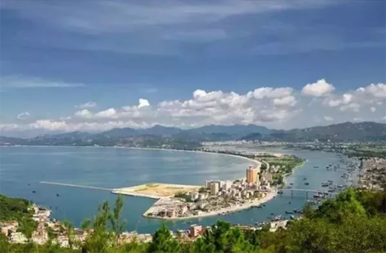 三面环海.png